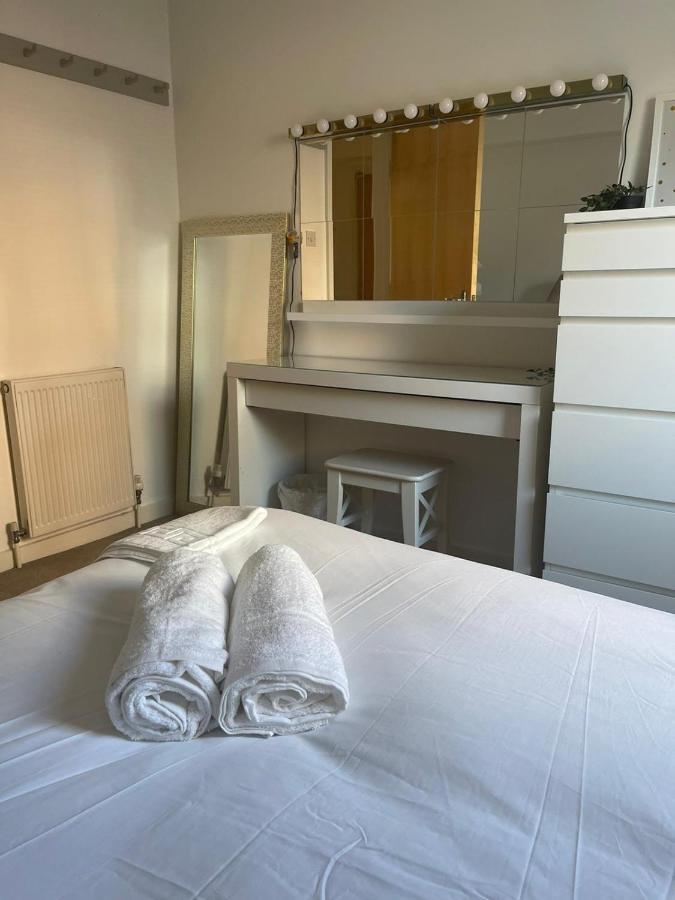 Pass The Keys Lovely 2Bedroom Flat With Balcony Edinburgh Exterior photo