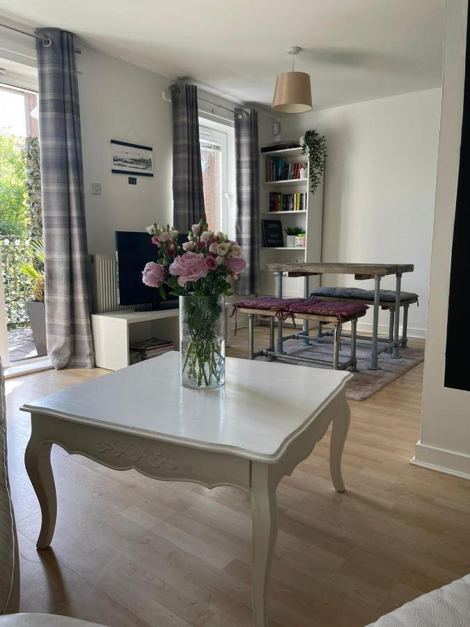 Pass The Keys Lovely 2Bedroom Flat With Balcony Edinburgh Exterior photo